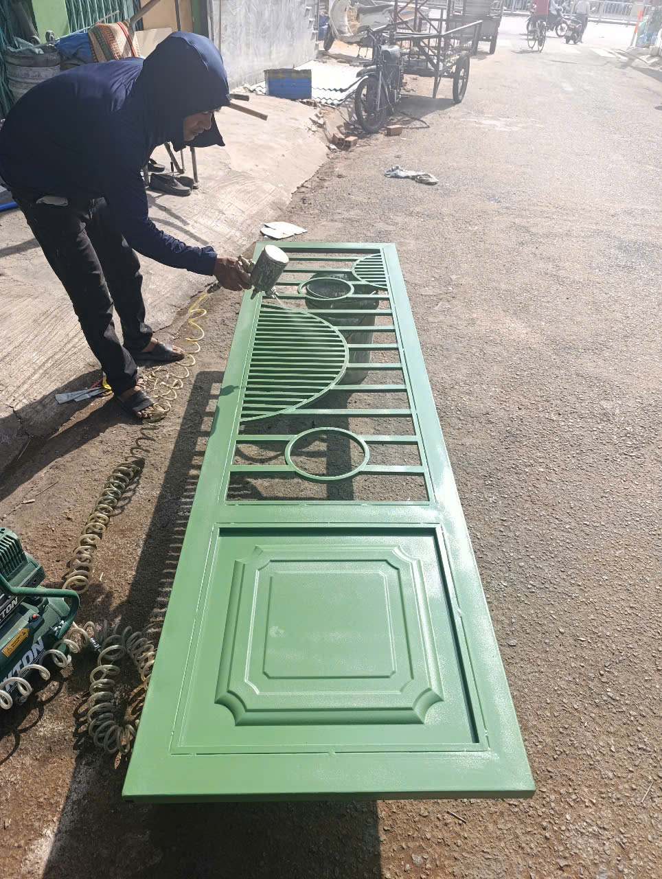 Dịch vụ sửa cửa sắt chuyên nghiệp tại nhà – Giải pháp an tâm cho mọi gia đình Hiện nay, nhu cầu sửa cửa sắt và sửa cửa sắt tại nhà ngày càng tăng cao do tình trạng cửa bị xệ, bị kẹt, bung ray hoặc hư bản lề. Chúng tôi cung cấp dịch vụ sửa cửa sắt giá rẻ nhằm đáp ứng mọi nhu cầu khách hàng với đội ngũ thợ sửa cửa sắt tại nhà chuyên nghiệp, có nhiều năm kinh nghiệm. Bất kỳ loại hỏng hóc nào, từ sửa cửa sắt kéo, sửa cửa sắt bị xệ, đến sửa cửa kéo sắt đều được chúng tôi xử lý nhanh chóng tại nhà, cam kết uy tín. Thợ sửa cửa sắt tại nhà – Lựa chọn an tâm khi cửa hỏng Khi cửa sắt nhà bạn gặp sự cố, đội ngũ thợ sửa cửa sắt, thợ sửa cửa sắt tại nhà sẽ nhanh chóng có mặt để xử lý. Chúng tôi có mặt khắp các quận huyện TPHCM, đảm bảo sửa cửa sắt tận nơi, giá hợp lý, phục vụ nhanh trong vòng 30 phút. Chúng tôi còn nhận: Sửa cửa sắt kéo tại nhà Sửa cửa sắt giá rẻ Hàn cửa sắt tại nhà, thợ hàn cửa sắt tại nhà Sửa cổng sắt, sửa bản lề cửa sắt Thay bánh xe cửa sắt kéo, sửa cửa sắt bị xệ cánh, cửa sắt bị kẹt Những sự cố cửa sắt thường gặp Cửa sắt bị xệ, cửa sắt bị xệ cánh Cửa kéo sắt không lá, cửa cuốn không điều khiển được Cửa sắt kéo bị kẹt, cửa sắt kéo bị kêu Mọi trường hợp hóc đều được khắc phục nhanh chóng với dịch vụ sửa chữa cửa sắt và sửa chữa cửa sắt kéo tận nơi. Cam kết từ thợ hàn cửa sắt đến thi công cửa sắt Chúng tôi nhận thi công cửa sắt, làm cửa sắt tại nhà, sửa chữa cửa xếp sắt, sửa cửa xếp sắt, sửa cửa sắt giá rẻ, giá hàn cửa sắt minh bạch trước khi làm. Chính sách bảo hành rõ ràng, không phát sinh chi phí. Gọi ngay dịch vụ sửa cửa sắt tại nhà TPHCM – 0926865858 Bất kỳ khi nào bạn gặp sự cố: Sửa cửa sắt bị xệ, sửa cửa sắt tại nhà, sua cua sat, sua cua sat keo, sua cua sat tan noi Thợ hàn cửa sắt, thợ hàn sắt tại nhà, tho sua cua sat tai nha, tho sua cua sat Sơn sửa cửa sắt, sửa chữa cửa sắt tại nhà, suacuasat, sua cua keo sat Hãy gọi ngay 0926865858 để được phục vụ nhanh chóng. Chúng tôi hoạt động 24/7, nhận khắc phục cửa cuốn, cửa kéo, cửa xếp, cửa sắt 4 cánh, đảm bảo an toàn và đều đặn. Dịch vụ sửa cửa sắt của chúng tôi luôn sẵn sàng đồng hành cùng gia đình bạn! DỊCH VỤ SỬA CỬA SẮT 24H NHANH CHÓNG –CHẤT LƯỢNG – UY TÍN Địa chỉ: 140 Lê Đức Thọ, phường 6, Q. Gò Vấp Điện thoại: 0926865858 Email: doilangtu19972k1@gmail.com Với kinh nghiệm nhiều năm trong nghề đến nay Sửa Cửa Sắt 24H đã khẳng định được tên tuổi, uy tín, chất lượng của mình trong ngành sửa cửa sắt, chúng tôi đã làm việc với hàng ngàn khách hàng và công trình lớn nhỏ tại thành phố Hồ Chí Minh và các tỉnh lân cận. Các dịch vụ chúng tôi: Sửa: các loại cửa sắt (bano,kéo,cuốn,cửa sổ,nhà tắm) hàng rào Thay: mái tôn, lề, lá, bậc đạn Làm nhà tôn, mái tôn,… Thanh bánh xe Thanh thanh cửa bị mục * Phục vụ 24/7:nhanh chóng-uy tín-chất lượng Với phương châm “Khách trao chúng tôi niềm tin-chúng tôi trao khách sự hài lòng” Sửa Cửa Sắt 24H cam kết mang đến cho khách hàng những gói dịch vụ nhiều ưu đãi nhất, tốt nhất, đẹp nhất mà không đơn vị nào có thể đáp ứng và lấn án được trình độ kỹ thuật của đơn vị chúng tôi trên địa bàn TP HCM. Đội thợ cơ khí chúng tôi có khắp trên địa bàn TP HCM, gọi đâu có đó, nhiệt tình , tận tâm với công việc của khách hàng yêu cầu. sửa cửa sắt bị gỉ sửa cửa cuốn bị kẹt sửa motor cửa cuốn sửa cửa kính bản lề sàn sửa cửa kéo Đài Loan tại nhà thợ hàn cửa sắt tại nhà dịch vụ sơn cửa sắt tại nhà sửa cửa sắt bị xệ thay kính cửa cường lực sửa ray cửa kéo thay dây cửa kéo đài loan sửa cửa cuốn không điều khiển được thợ hàn chuyên hàn sắt, inox sơn cửa sắt chống gỉ sửa cửa kính cường lực bị xệ sửa bản lề cửa sắt sửa cửa bị xệ, khó đóng sửa bánh xe cửa kéo thợ sửa cửa kéo giá rẻ dịch vụ sửa cửa tại nhà TP.HCM sửa cửa sắt tại TP.HCM sửa cửa cuốn quận 1 thợ hàn tại nhà Bình Thạnh sửa cửa kính tại Hà Nội sơn cửa sắt tại nhà Thủ Đức thợ sửa cửa kéo quận 7 sửa cửa tại nhà Gò Vấp thợ sửa cửa giá rẻ Tân Phú