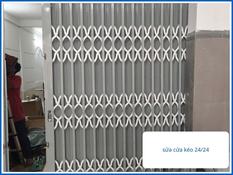 Liên hệ sửa cửa kéo tại nhà Hòa Phát TP.HCM