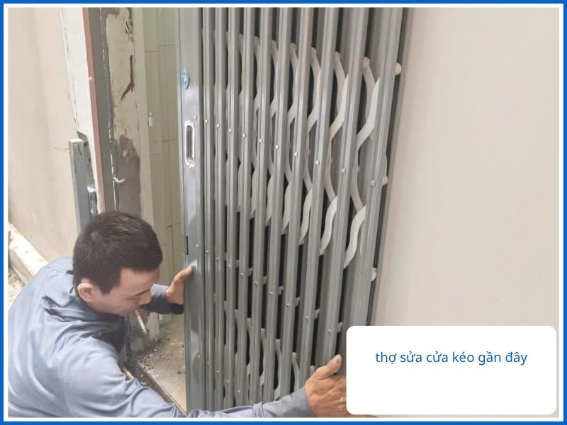 Những lưu ý "vàng" khi thuê thợ sửa cửa kéo tại nhà