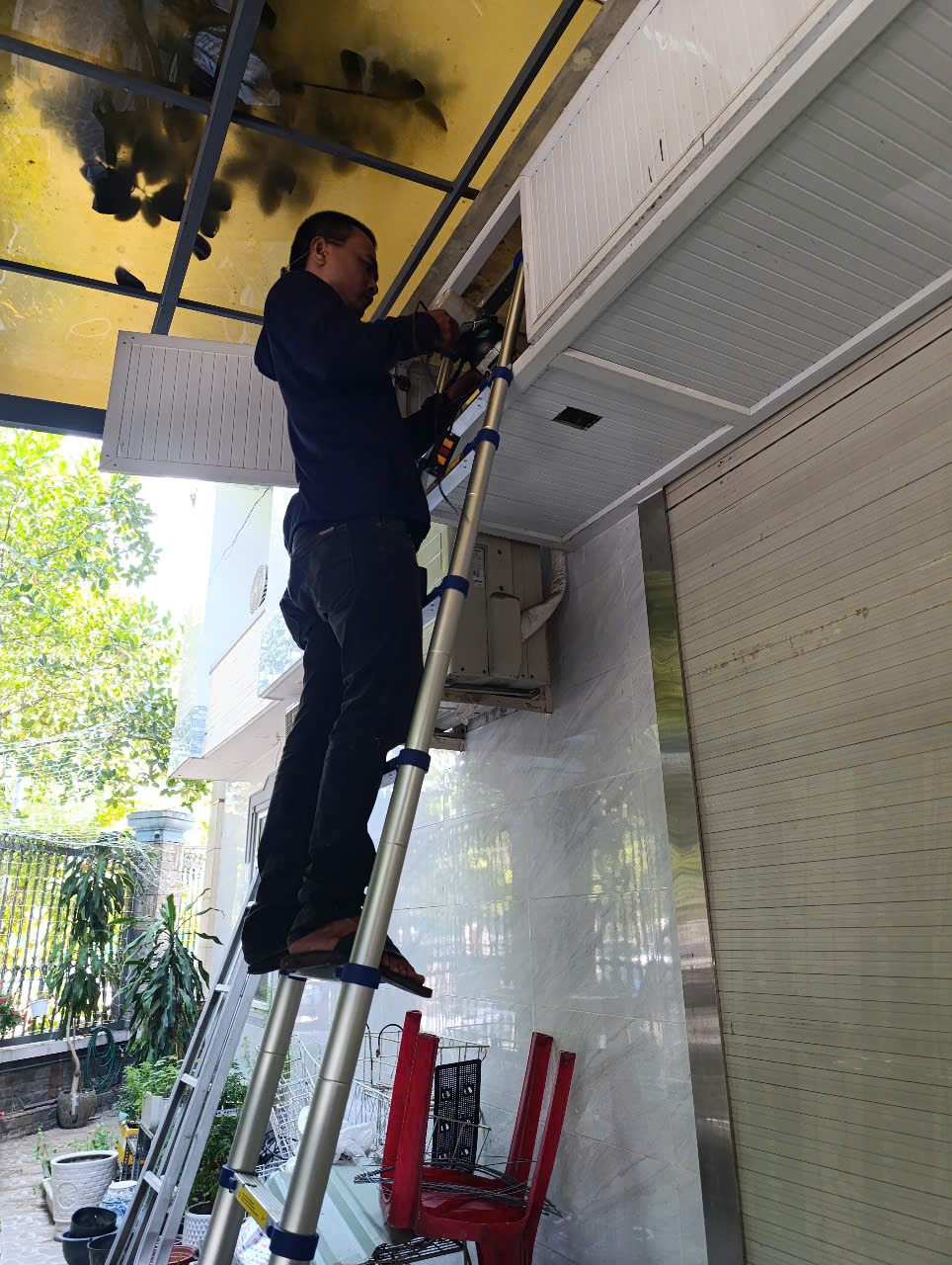 Dịch Vụ Sửa Cửa Cuốn Uy Tín, Nhanh Chóng Tại Nhà – Gọi Ngay 0926865858