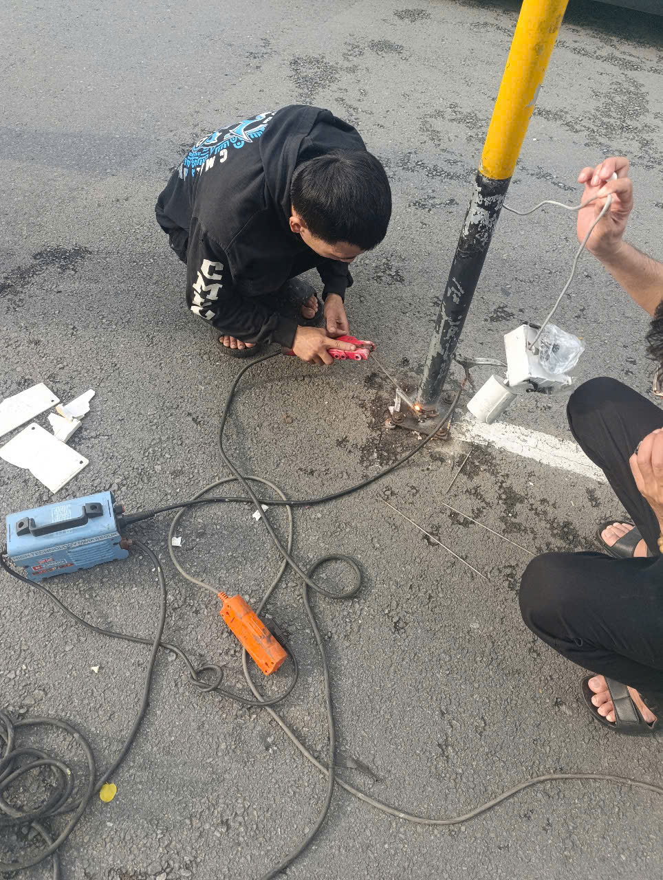 hàn cửa sắt tại nhà thợ hàn sắt hàn khung sắt hàn cửa sắt thợ hàn sắt phú nhuận hàn cửa sắt tận nhà dịch vụ hàn xì hàn sắt theo yêu cầu thợ sắt thợ cơ khí hàn sắt hàn sắt kệ sắt theo yêu cầu