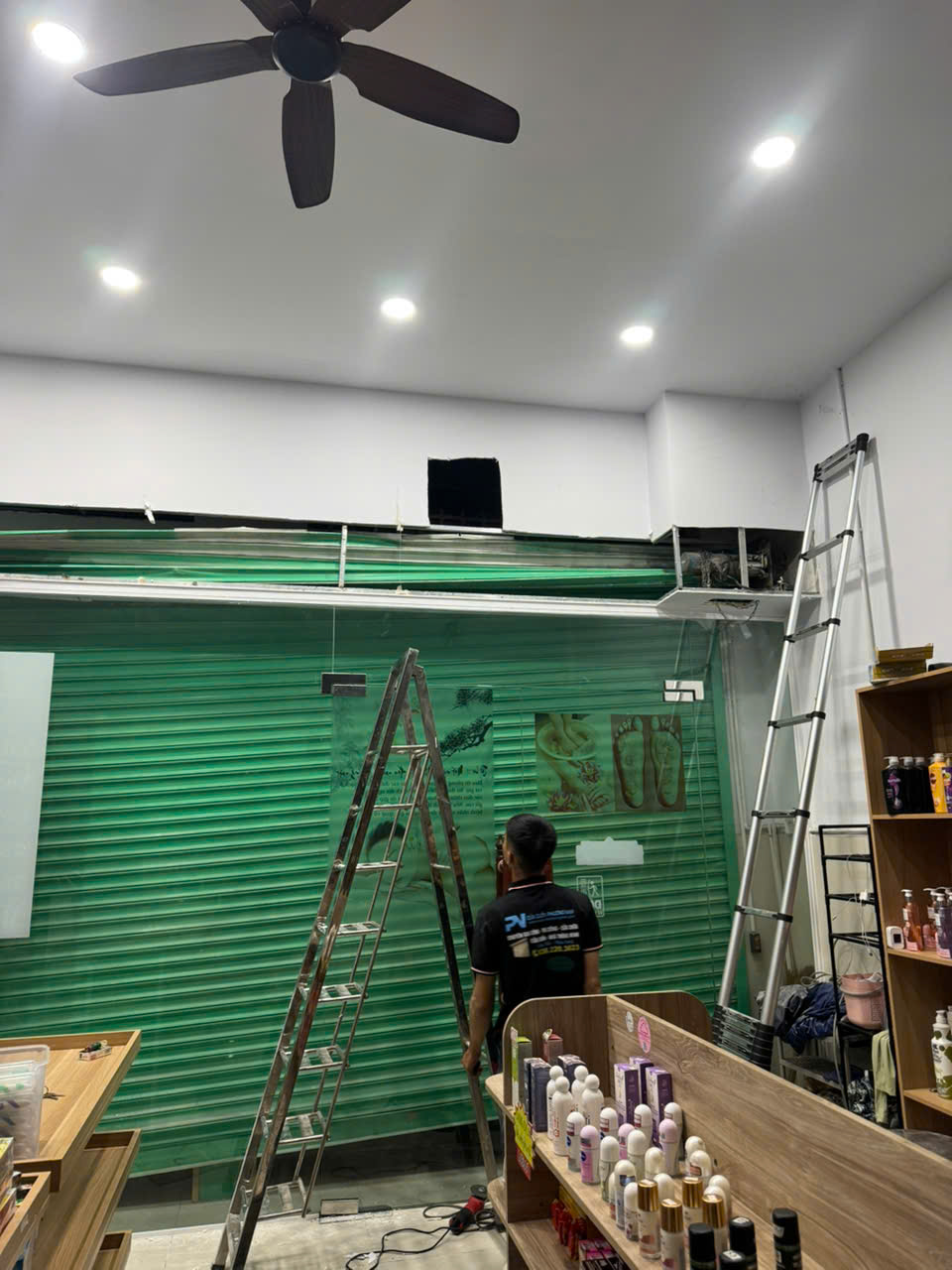 tìm thợ sửa cửa cuốn-0926865858