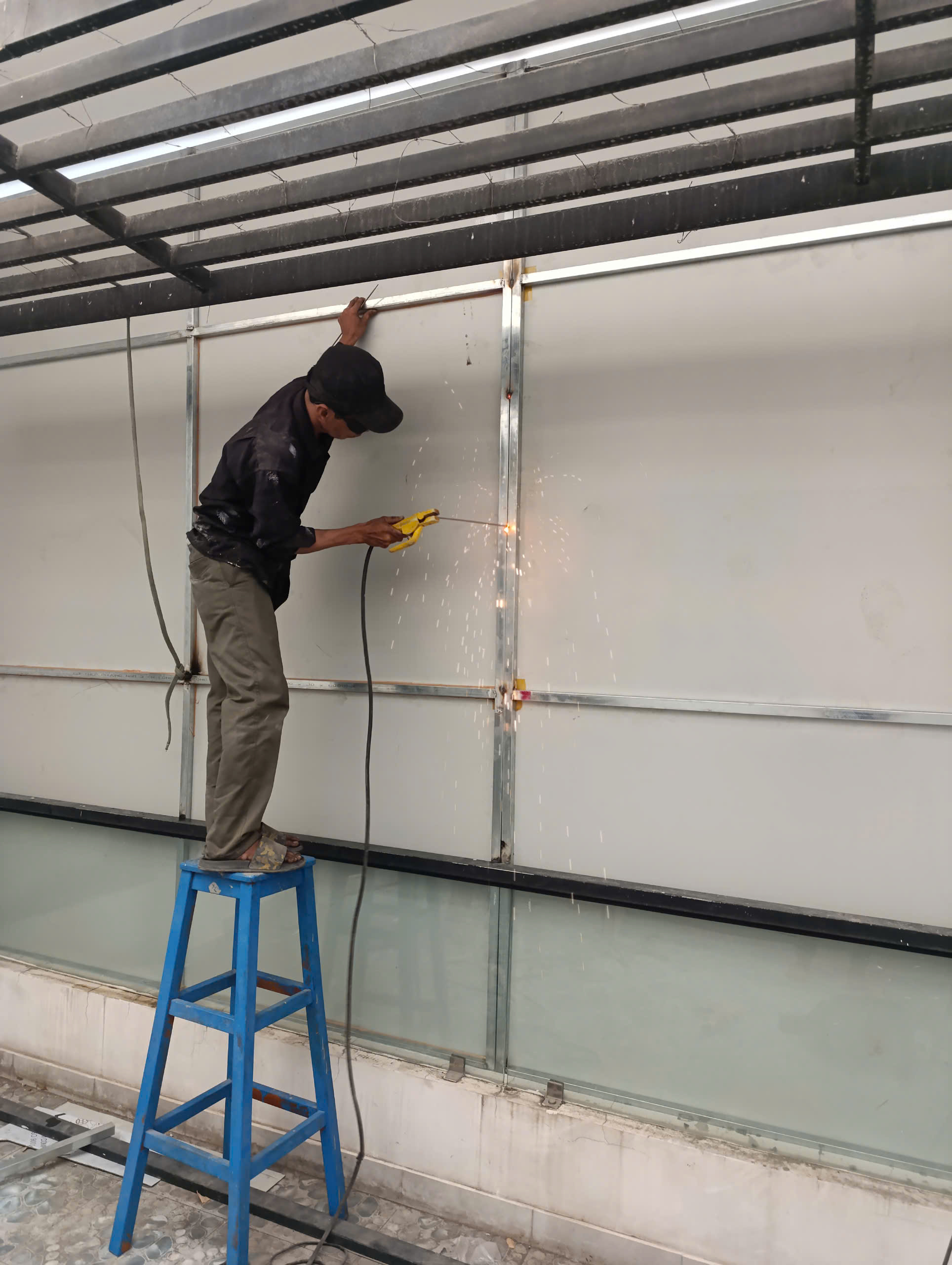 Thợ Hàn Sắt, Sửa Cửa Kéo Và Cửa Kính Tại Nhà TPHCM