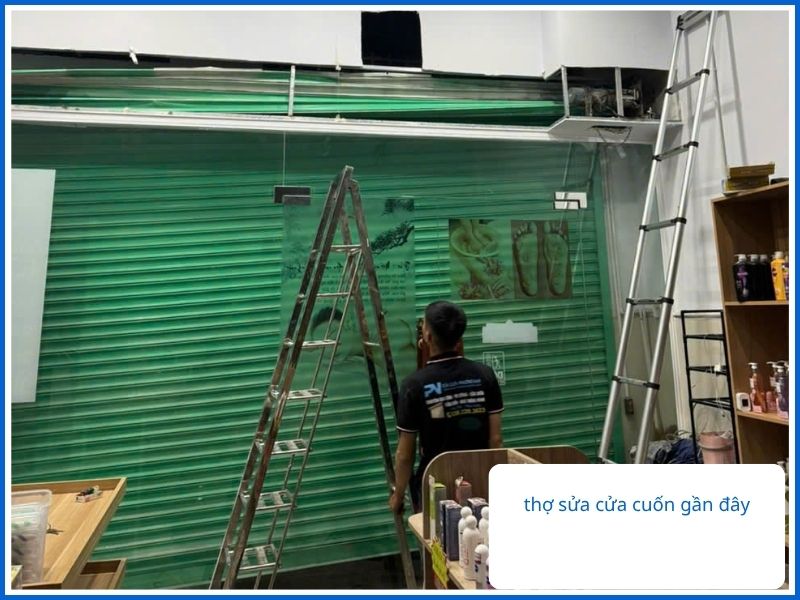 Gọi thợ sửa cửa cuốn tphcm ngay nếu thấy các dấu hiệu "báo động" này