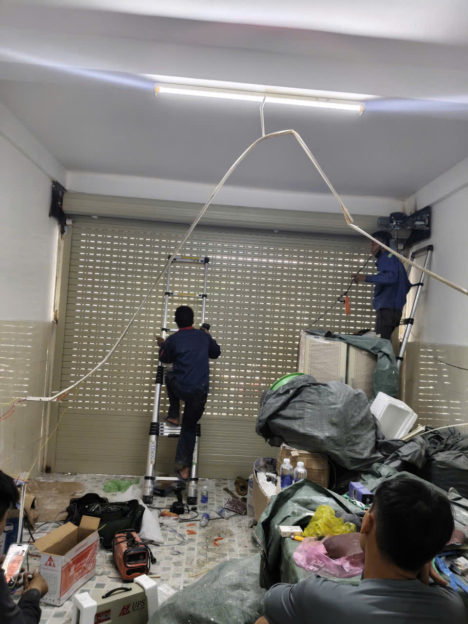 Thợ sửa cửa cuốn quận 1-0926865858