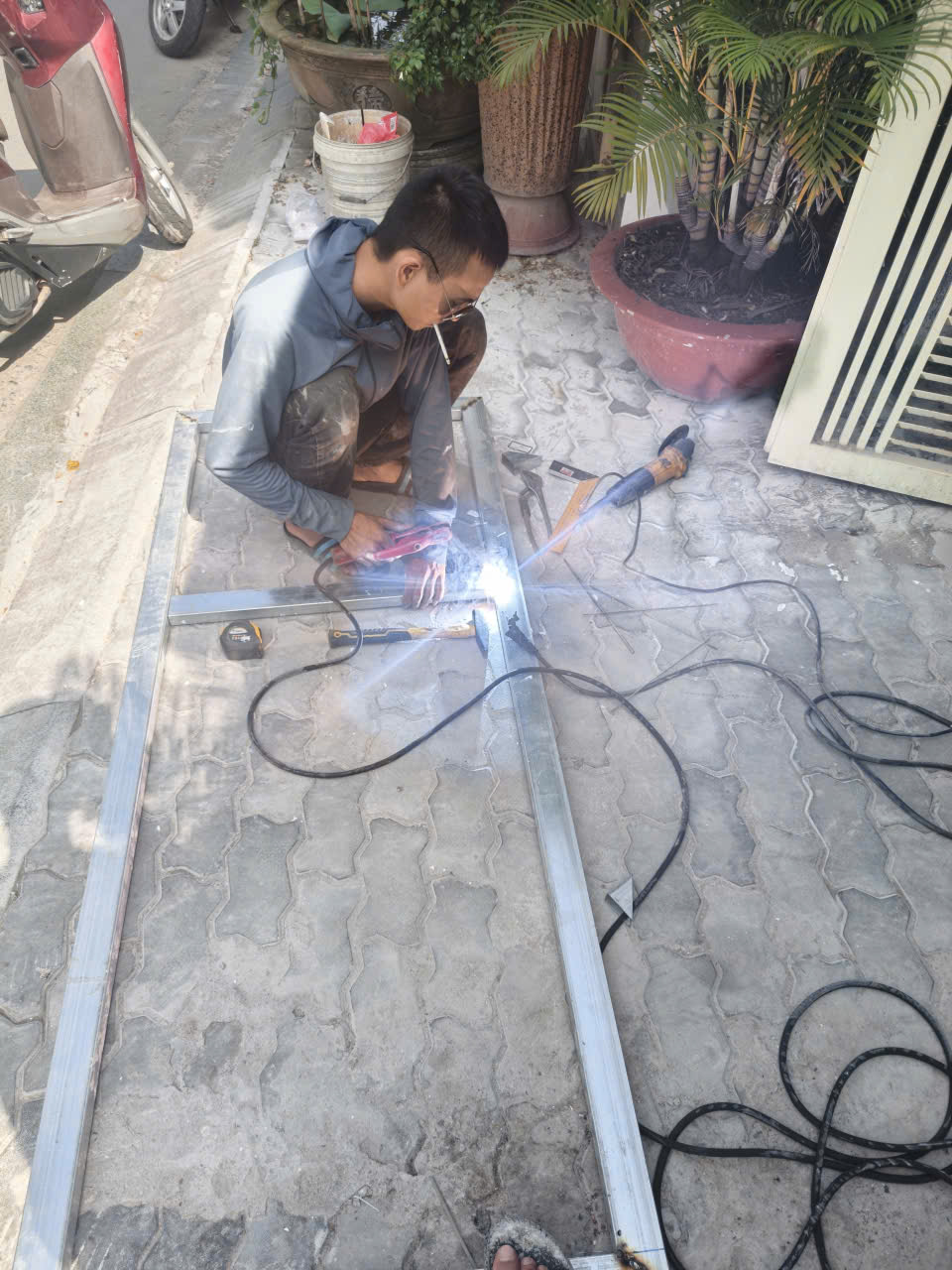 Thợ Hàn Sắt Tân Phú-0926865858