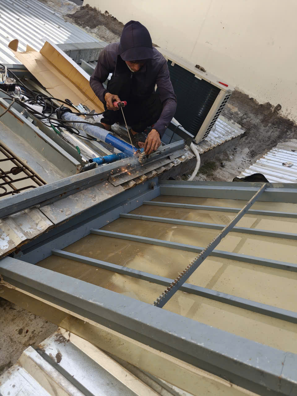 Thợ Hàn Sắt Quận 8 Tại Nhà – Cơ Khí Hòa Phát: Nhanh Chóng, Giá Rẻ, Uy Tín