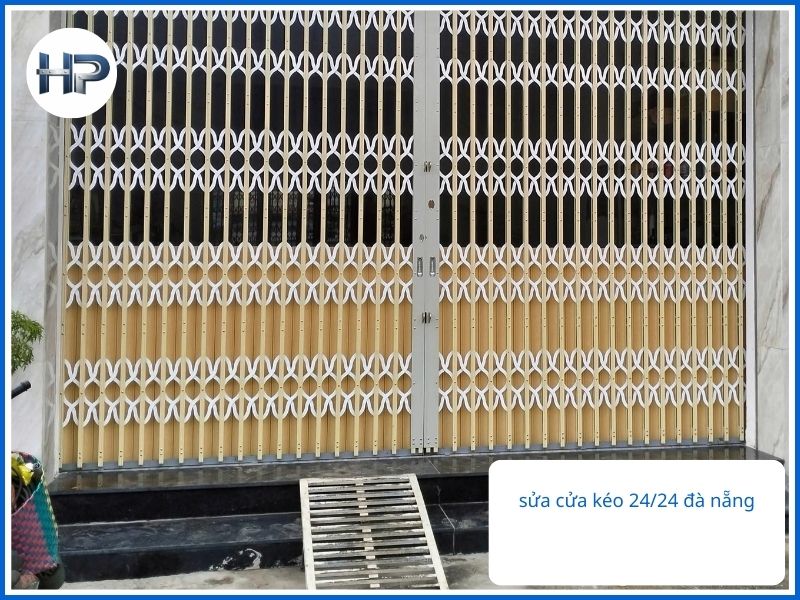 húng tôi hiểu rằng sự cố cửa hỏng có thể xảy ra bất cứ lúc nào. Vì vậy, đội ngũ thợ sửa cửa kéo Đà Nẵng luôn trực chiến tại khắp các quận như Hải Châu, Thanh Khê, Liên Chiểu, Ngũ Hành Sơn… Chúng tôi cam kết có mặt ngay sau 15 phút để xử lý khẩn cấp, giúp đảm bảo an toàn tuyệt đối cho ngôi nhà của bạn