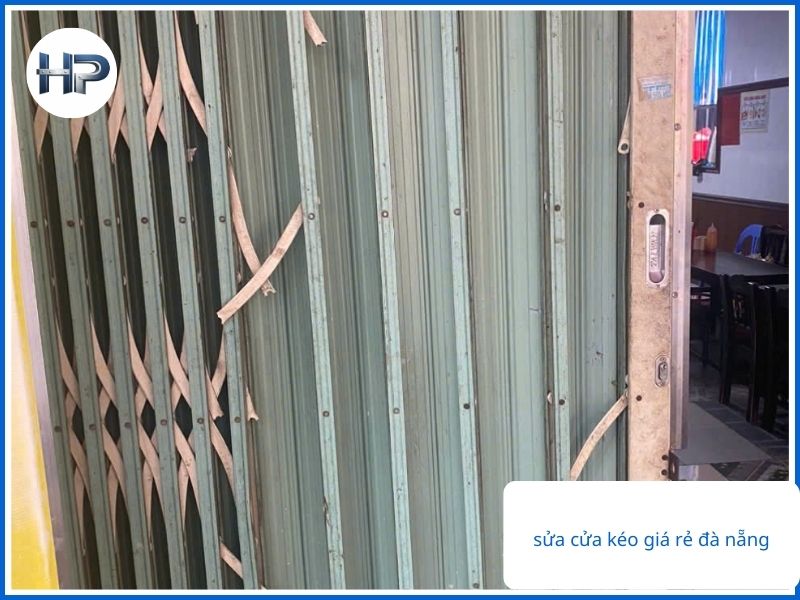 Sửa cửa kéo Đà Nẵng là giải pháp hàng đầu của chúng tôi nhằm khôi phục công năng và tính thẩm mỹ cho bộ cửa nhà bạn. Chúng tôi cung cấp đa dạng các hạng mục sửa chữa chuyên sâu, đảm bảo xử lý dứt điểm mọi hư hỏng