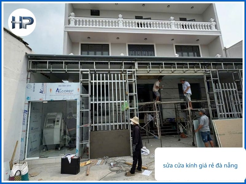 Tại sao khách hàng tin chọn thợ sửa cửa kính của Hòa Phát?