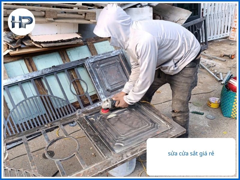 Bảng giá sửa cửa sắt tại nhà mới nhất 2026