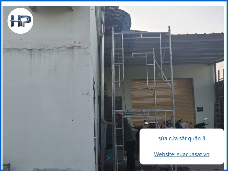 Dịch Vụ Sửa Cửa Sắt Quận 3 Tại Nhà: Thợ Giỏi, Uy Tín, Giá Rẻ, Có Mặt Sau 15 Phút (Cẩm Nang A-Z) 