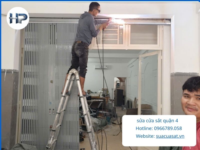 Dịch Vụ Sửa Cửa Sắt Quận 4 Tại Nhà 24/7: Thợ Giỏi, Đến Sau 15 Phút 