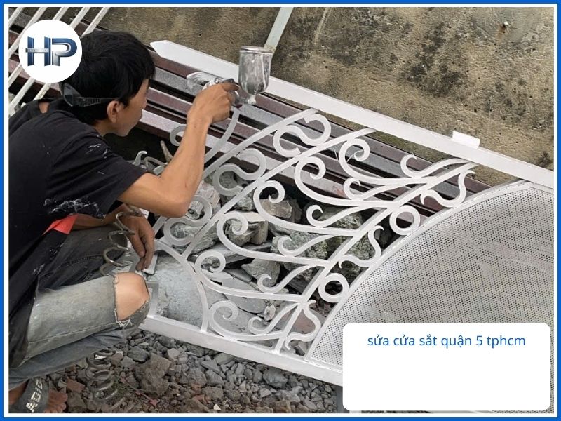 Dịch vụ sửa cửa sắt Quận 5 – Giải pháp an toàn cho mọi công trình