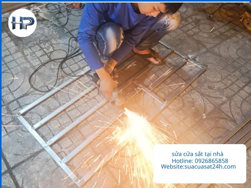 Bảng giá sửa cửa sắt tại nhà – Cơ Khí Hòa Phát 2024