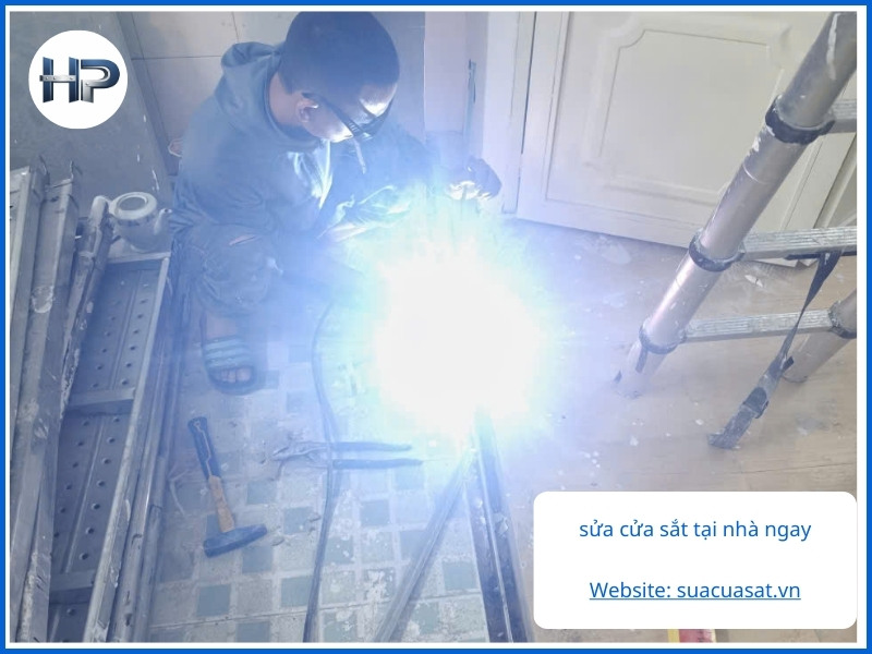 Các sự cố cửa sắt thường gặp và cách khắc phục chi tiết 