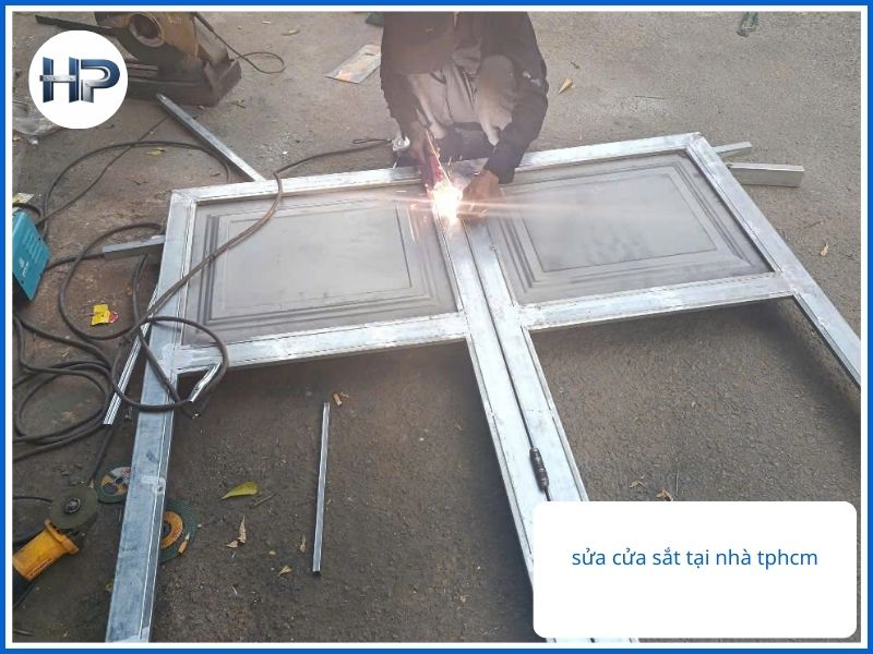 Bảng giá sửa cửa sắt TPHCM mới nhất 2026