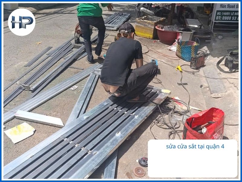 Liên hệ ngay Cơ Khí Hòa Phát – Chuyên gia cửa sắt Quận 4
