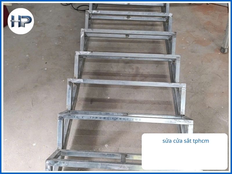 Dịch vụ Sửa Cửa Sắt Quận 4 Toàn Diện Của Hòa Phát