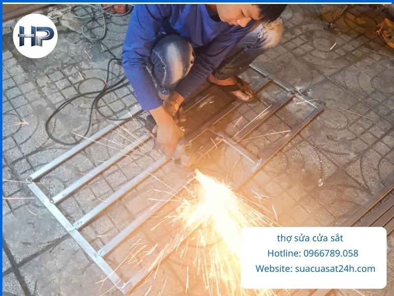 Thợ Sửa Cửa Sắt Tại Nhà TPHCM: Uy Tín, Giá Rẻ, Có Mặt Ngay