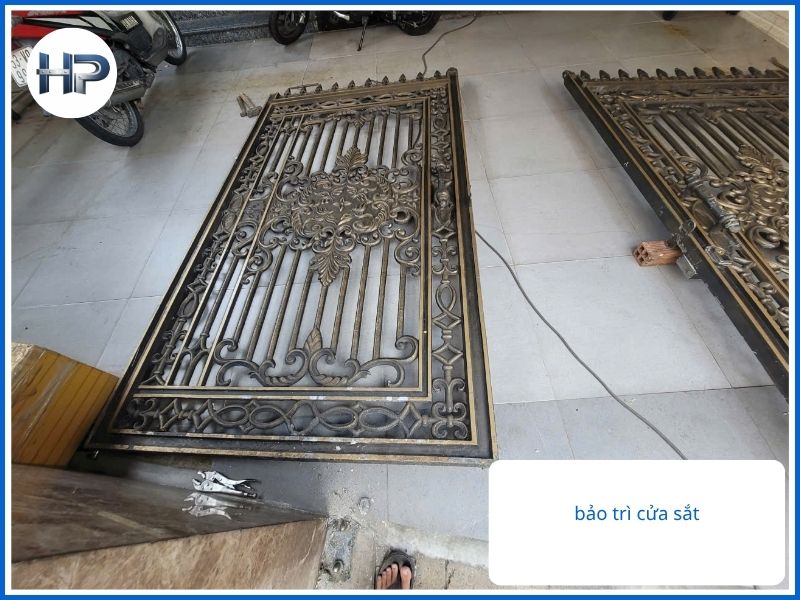 Cách Bảo Vệ Cửa Sắt Khỏi Ăn Mòn &Gỉ Sét Trong Môi Trường Độ Ẩm Cao