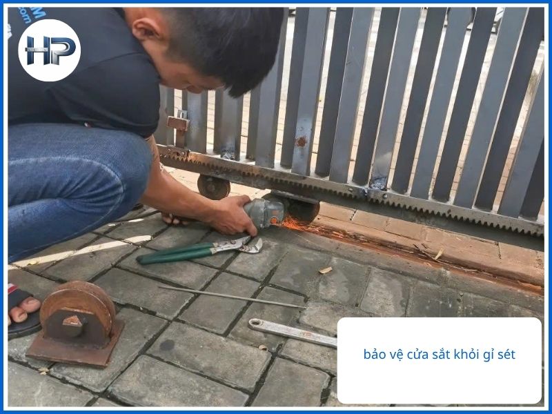 Bí Quyết Bảo Vệ Cửa Sắt Khỏi Gỉ Sét Trong Môi Trường Đặc Thù Tại Nhà Bè