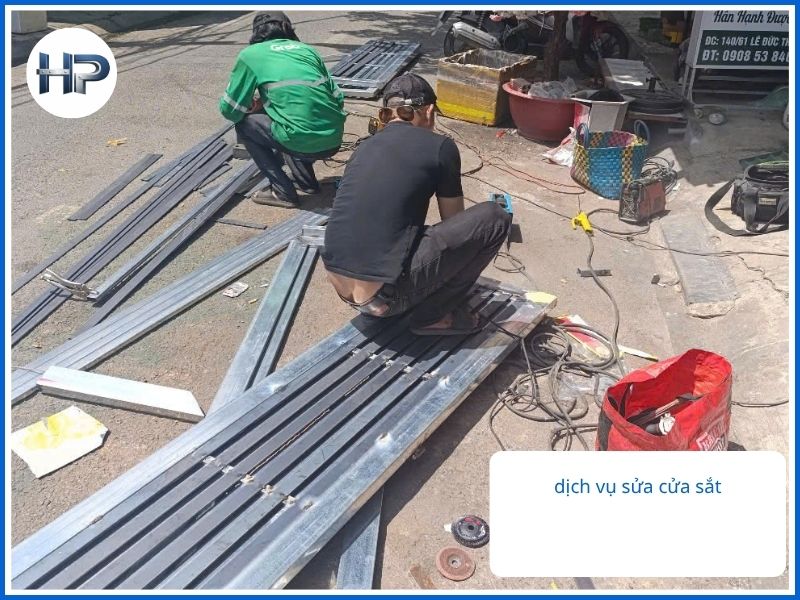 Quy Trình Sửa Cửa Sắt Hòa Phát : Chuyên Nghiệp, Minh Bạch
