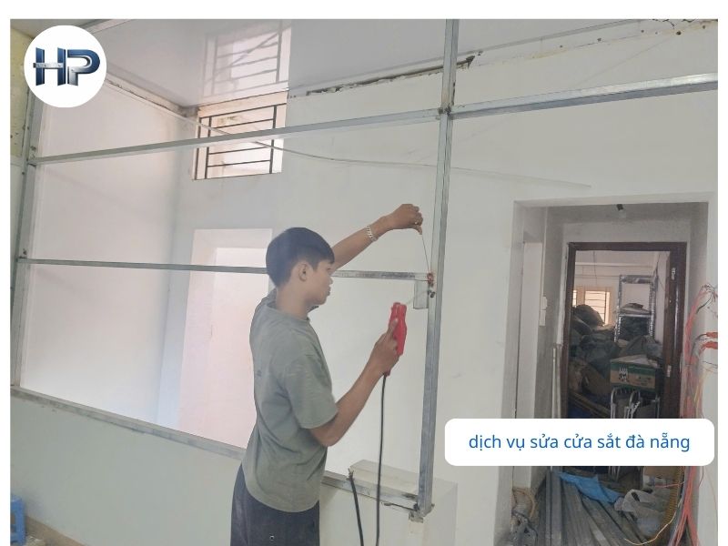 Liên hệ Hòa Phát – Dịch vụ sửa cửa sắt Đà Nẵng uy tín, đến nhanh 15 phút