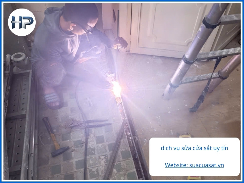 dịch vụ sửa cửa sắt Bình Chánh uy tín 24/7