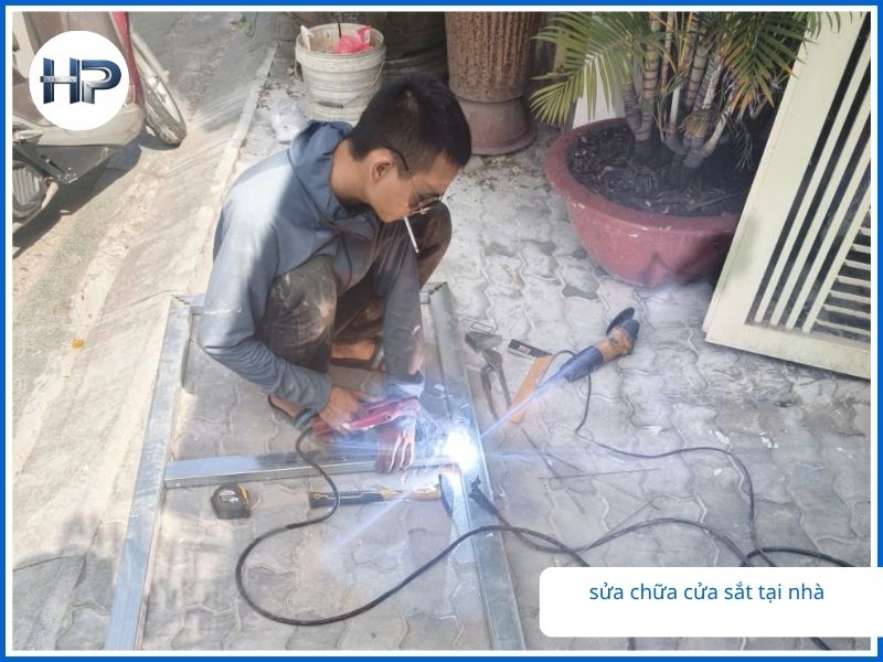 Tổng Hợp Các Sự Cố Cửa Sắt Nghiêm Trọng Cần Khắc Phục Gấp Tại Củ Chi