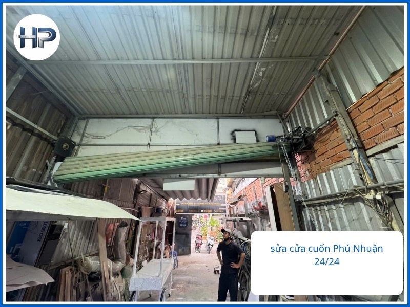 Cần Sửa Cửa Cuốn Tại Phú Nhuận Gấp? Đội Ngũ Hòa Phát Sẵn Sàng 15 Phút