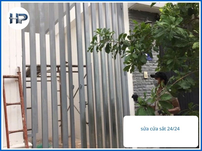 Bảng giá sửa cửa sắt Quận 12 mới nhất 2026