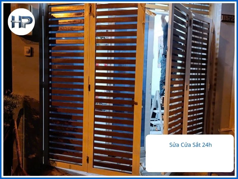 Liên Hệ Ngay Thợ Sửa Cửa Sắt Nhà Bè 24/7 – Có Mặt Sau 15 Phút