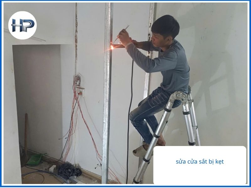 Tại sao nên chọn dịch vụ sửa cửa sắt uy tín Bình Thạnh của chúng tôi?