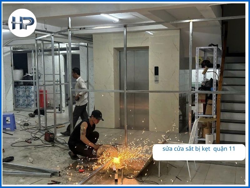 Bảng báo giá sửa cửa sắt Quận 11 chi tiết 2026