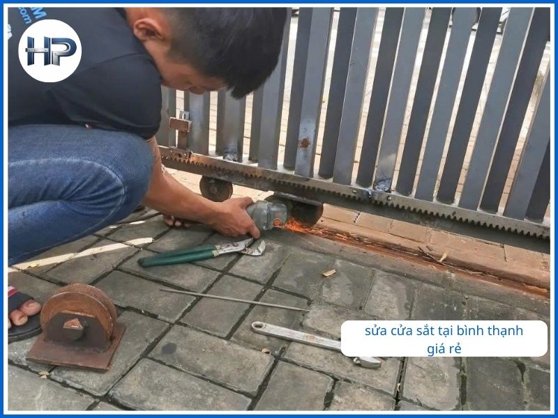 Bảng giá sửa cửa sắt Bình Thạnh mới nhất 2026