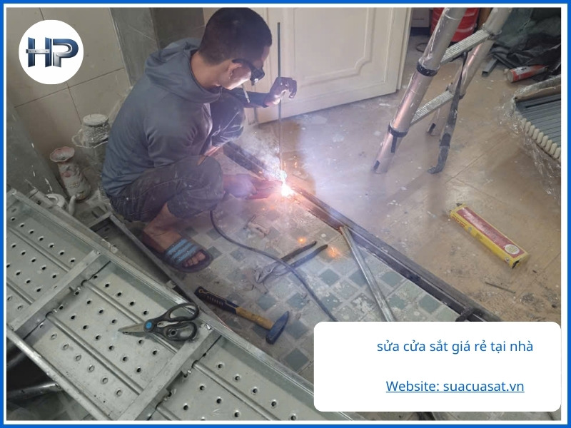 sửa cửa sắt Bình Chánh giá rẻ tại nhà