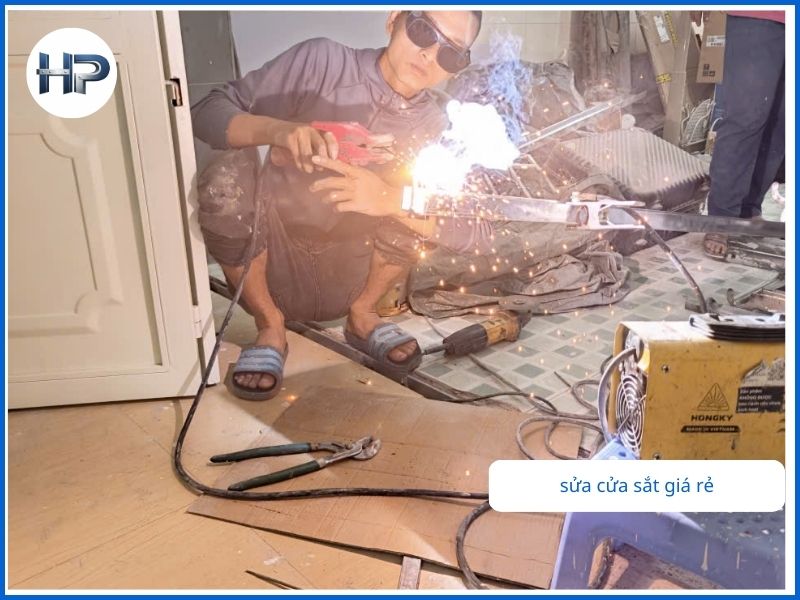 Quy trình sửa chữa cửa sắt 5 bước chuẩn 