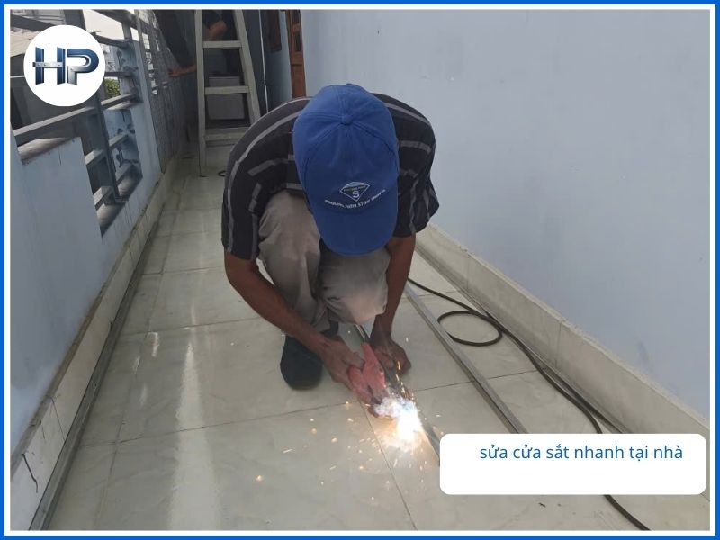 Sửa Chữa Cửa Sắt Tại Nhà TP.HCM Uy Tín, Giá Rẻ – Thợ Có Mặt Sau 15 Phút