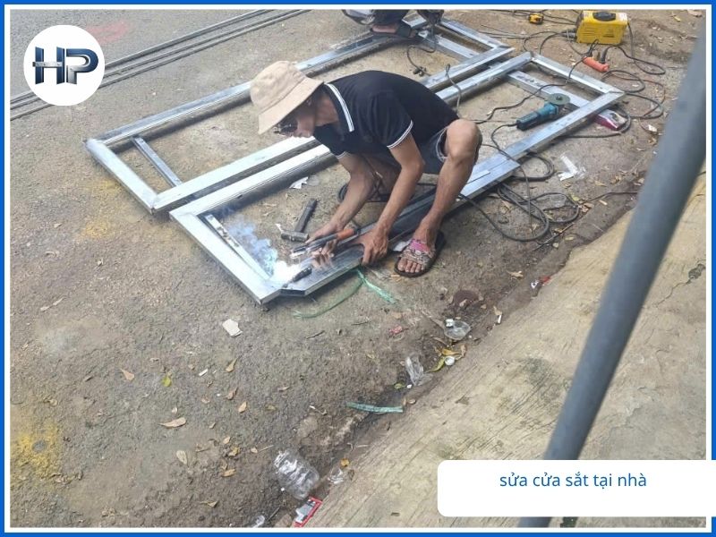 Chi Tiết Các Hạng Mục Dịch Vụ Sửa Cửa Sắt Tại Nhà Cần Giờ