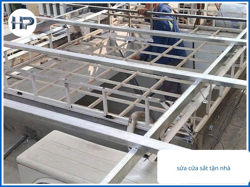 Nhu cầu sửa cửa sắt tại nhà Hóc Môn hiện nay