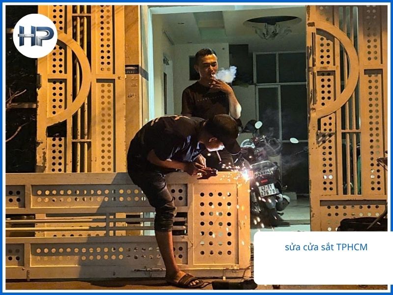 Các Lỗi Cửa Sắt Nghiêm Trọng Cần Sửa Chữa Ngay Tại Nhà Bè