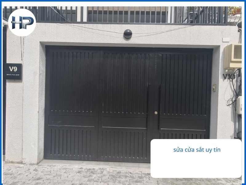Dịch vụ sửa cửa sắt Quận 8 chuyên nghiệp của Cơ Khí Hòa Phát