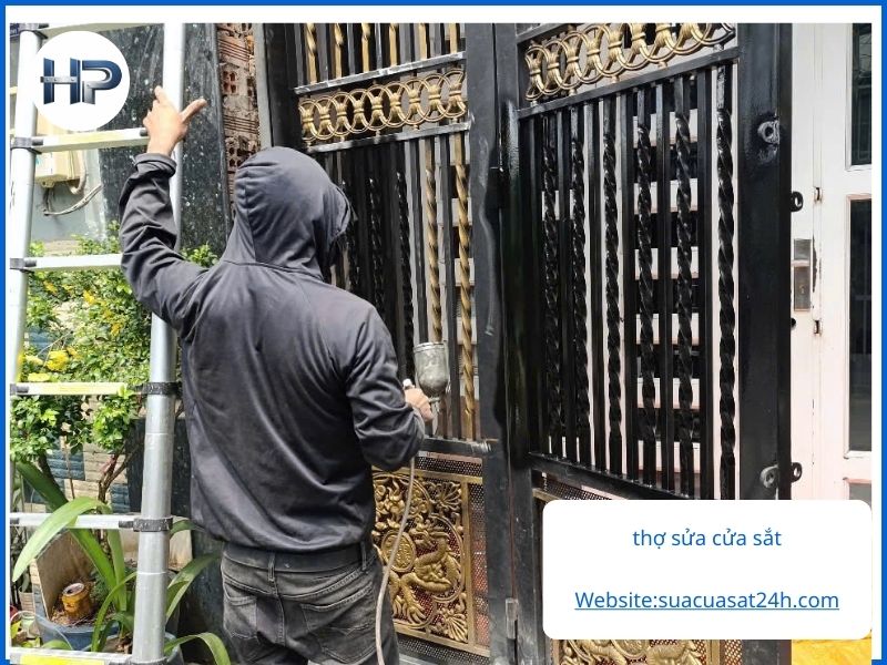 Sửa Cửa Sắt Quận 8 Uy Tín – Thợ Hàn Tại Nhà Đến Ngay Sau 15 Phút