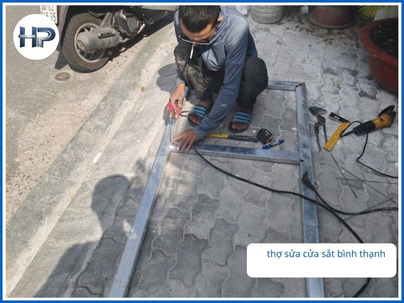 Nhu cầu sửa cửa sắt Bình Thạnh và những vấn đề thường gặp