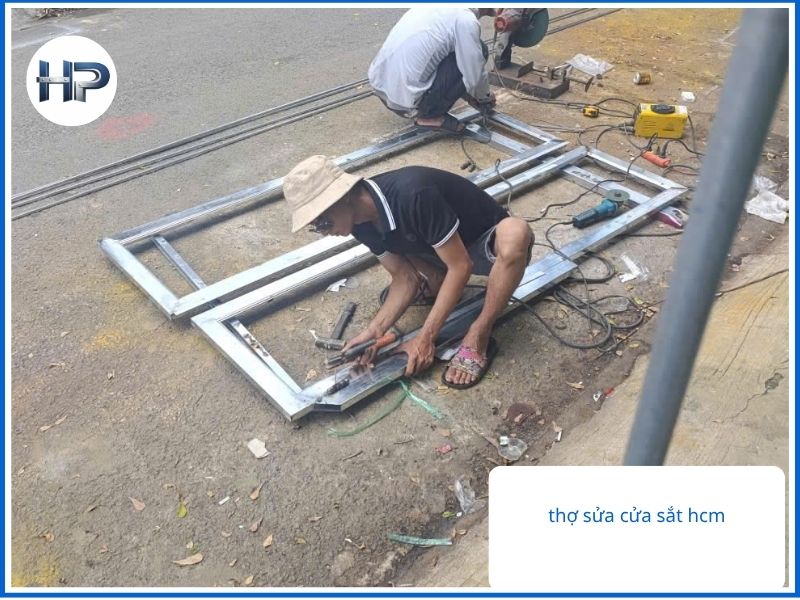 Sửa Cửa Sắt Hòa Phát Thủ Đức: Cứu Hộ Tận Nhà, Trách Nhiệm Cao