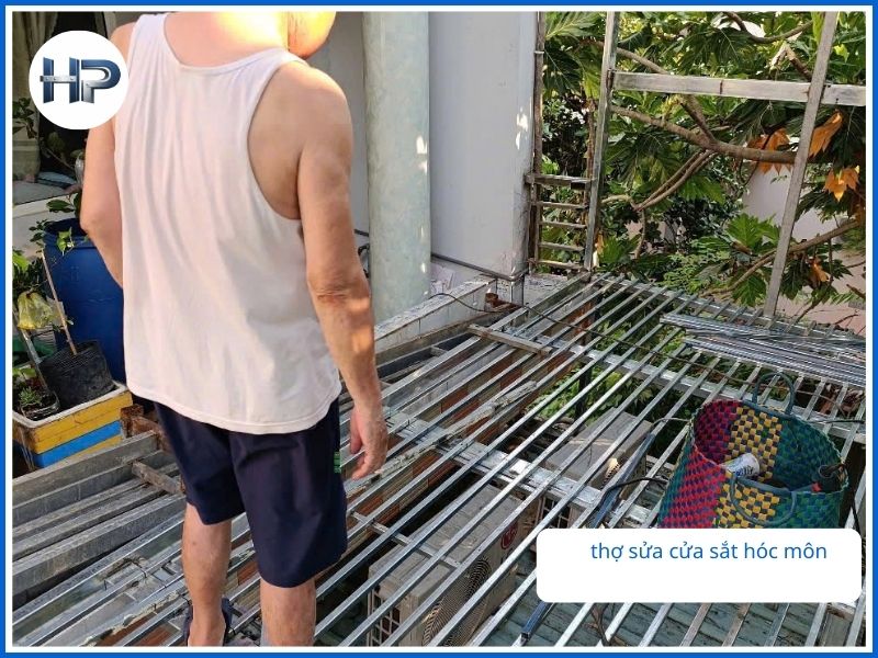 Sửa Cửa Sắt Hóc Môn: Dịch Vụ Sửa Chữa Tại Nhà Uy Tín, Giá Rẻ 24/7
