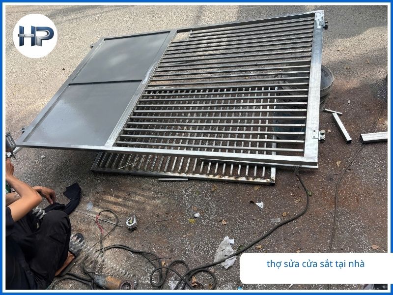 Cứu Hộ Cửa Sắt Nhà Bè Tận Nhà: Phục Vụ 24h – Uy Tín & Trách Nhiệm