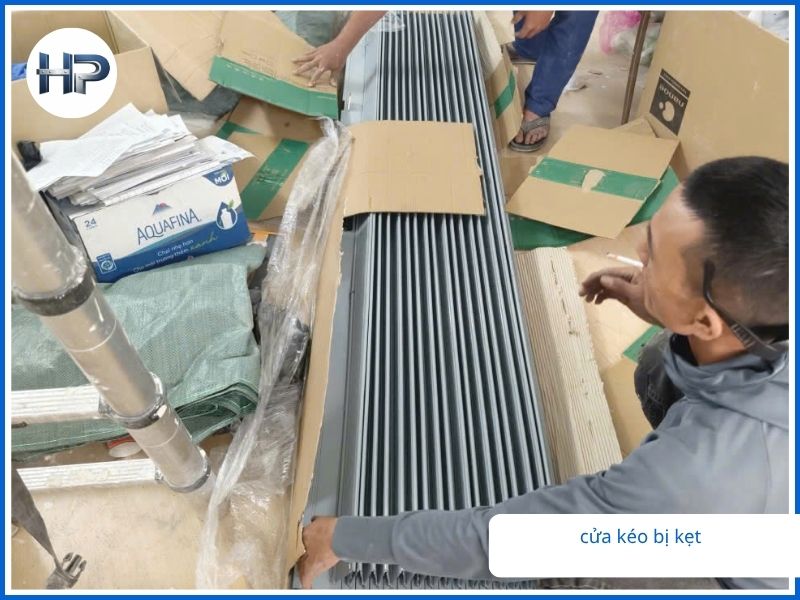 Tổng Hợp Các Lỗi Hư Hỏng Cửa Kéo Thường Gặp Nhất Tại Quận 6