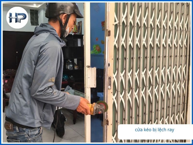 Nguy Hiểm Tiềm Ẩn Khi Trì Hoãn Sửa Cửa Kéo Tại Quận 5